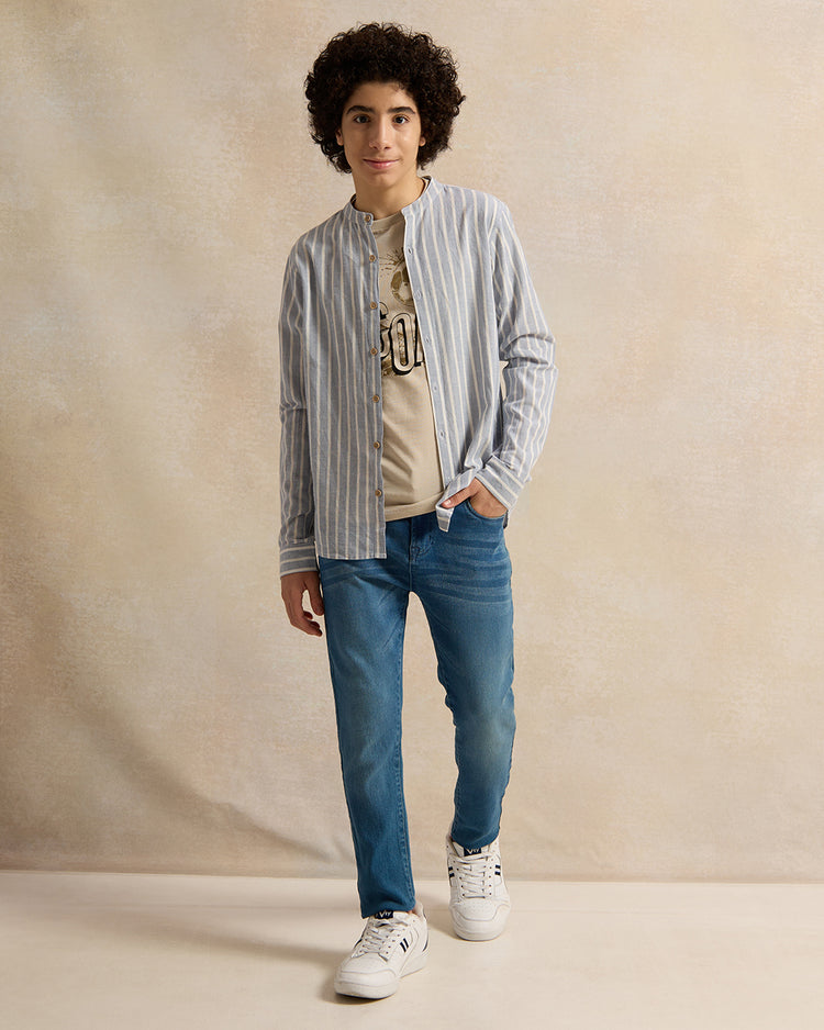 طقم قميص أزرق مع تي شيرت بيج للأولاد الكبار (قطعتان)