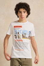 Load image into Gallery viewer, تي شيرت أبيض مطبوع للأولاد الكبار
