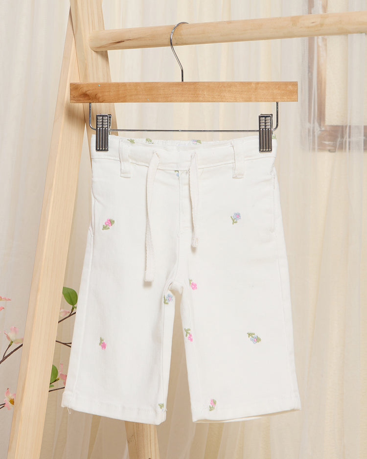 بنطلون أبيض واسع الساق للبنات الرضع مع تطريز