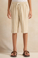 Load image into Gallery viewer, شورت مخطط باللون البيج للأولاد الكبار

