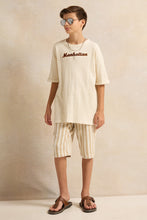 Load image into Gallery viewer, شورت مخطط باللون البيج للأولاد الكبار
