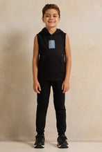 Load image into Gallery viewer, تي شيرت أسود للأولاد بدون أكمام وغطاء رأس
