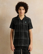 Load image into Gallery viewer, قميص أسود منقوش للأولاد الكبار
