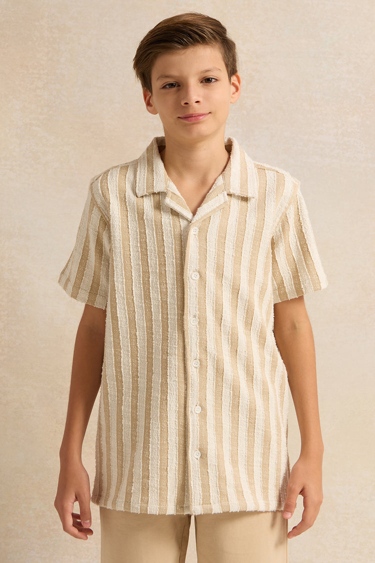 قميص مخطط باللون البيج للأولاد الكبار