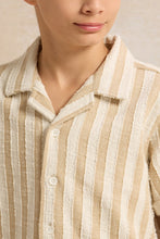 Load image into Gallery viewer, قميص مخطط باللون البيج للأولاد الكبار
