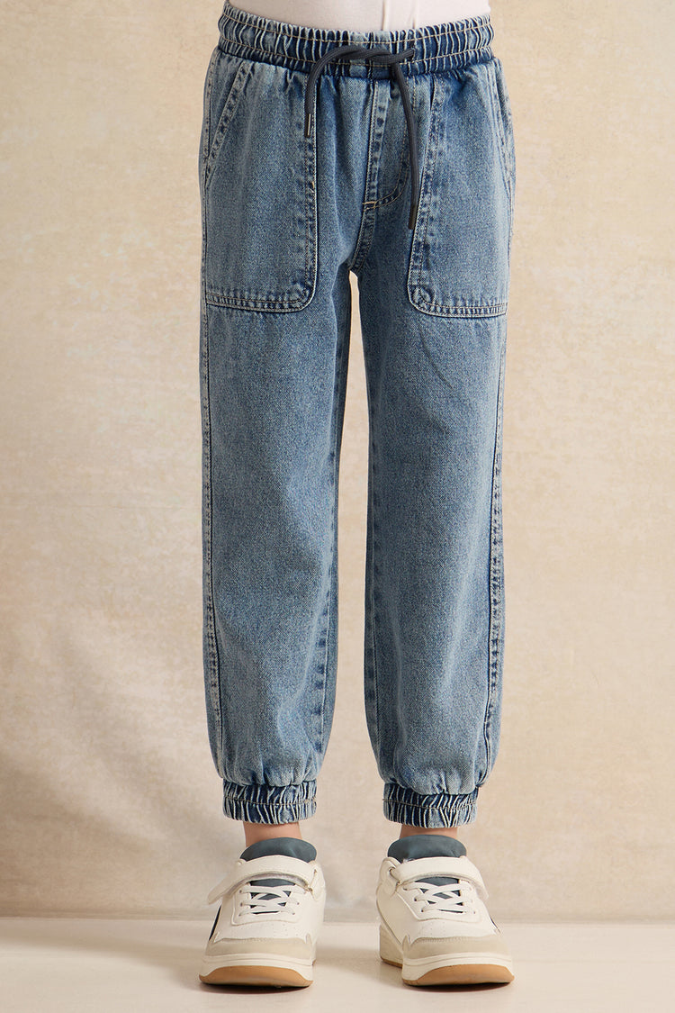 بنطلون جينز باللون الأزرق للأولاد الصغار