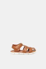 Load image into Gallery viewer, صندل صياد بني للأولاد الكبار
