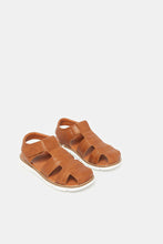 Load image into Gallery viewer, صندل صياد بني للأولاد الكبار
