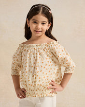 Load image into Gallery viewer, بلوزة مطبوعة للبنات باللون البيج
