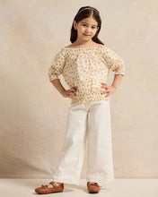 Load image into Gallery viewer, بلوزة مطبوعة للبنات باللون البيج
