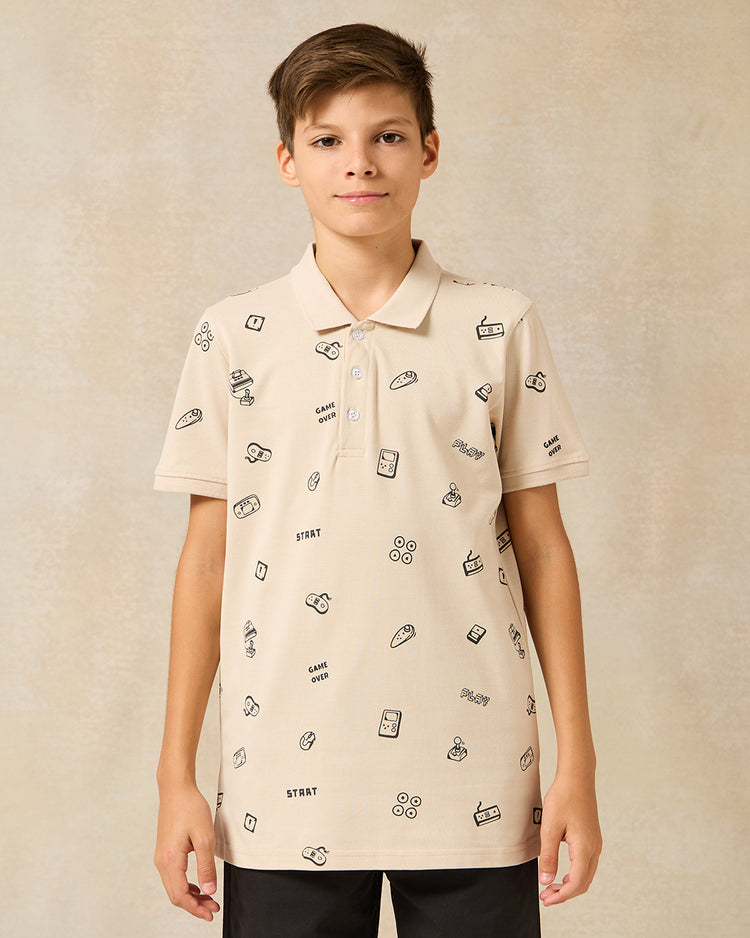 قميص بولو مطبوع باللون البيج للأولاد الكبار