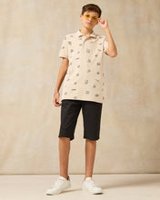 Load image into Gallery viewer, قميص بولو مطبوع باللون البيج للأولاد الكبار
