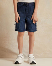 Load image into Gallery viewer, شورت جينز محبوك باللون الأزرق البحري للأولاد
