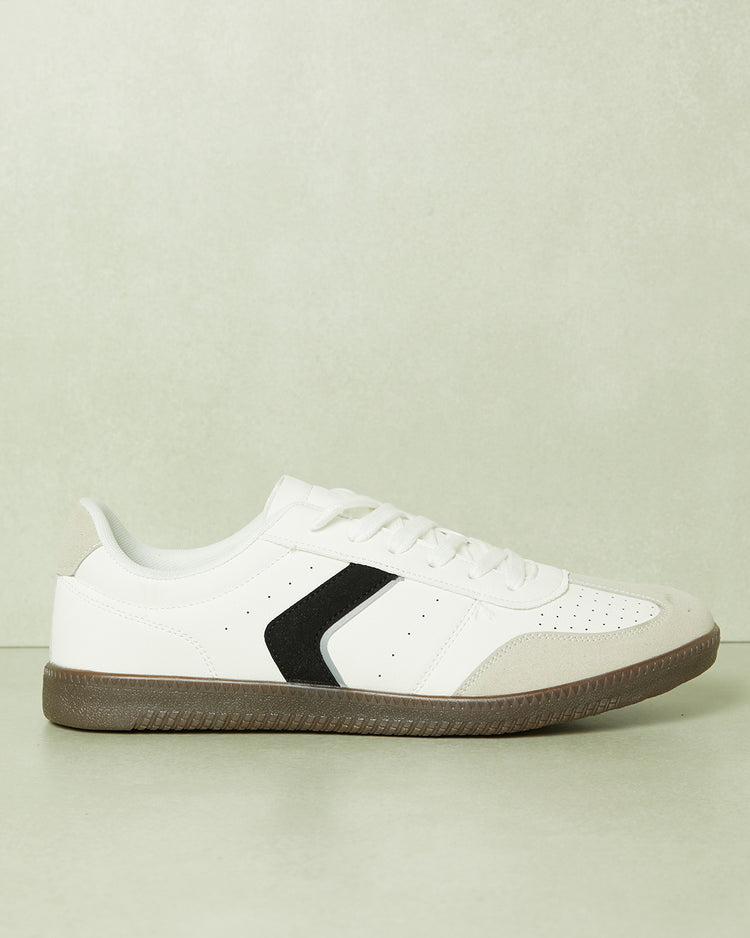 حذاء رياضي رجالي أبيض اللون مصنوع من مادة متعددة