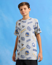 Load image into Gallery viewer, تي شيرت رمادي مقاس كبير تي شيرت AOP GOLDEN STATE WARRIORS: رمادي متوسط: 8-9 سنوات
