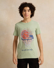 Load image into Gallery viewer, تي شيرت تي شيرت SAGE GREEN BASKET BALL DUNK برسوم جرافيك: أخضر: 8-9 سنوات
