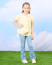 Load image into Gallery viewer, زر قطني أصفر من الأمام مع بلوزة منسوجة بياقة: أصفر:
