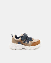 Load image into Gallery viewer, أحذية رياضية مكتنزة مصنوعة من مواد متنوعة
