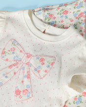 Load image into Gallery viewer, طقم بيجاما أبيض (بلوزة بفيونكة وبنطال بنسيج مخرم "بوانتيل" وطبعة شاملة) – متنوع – ردتاغ اليمن
