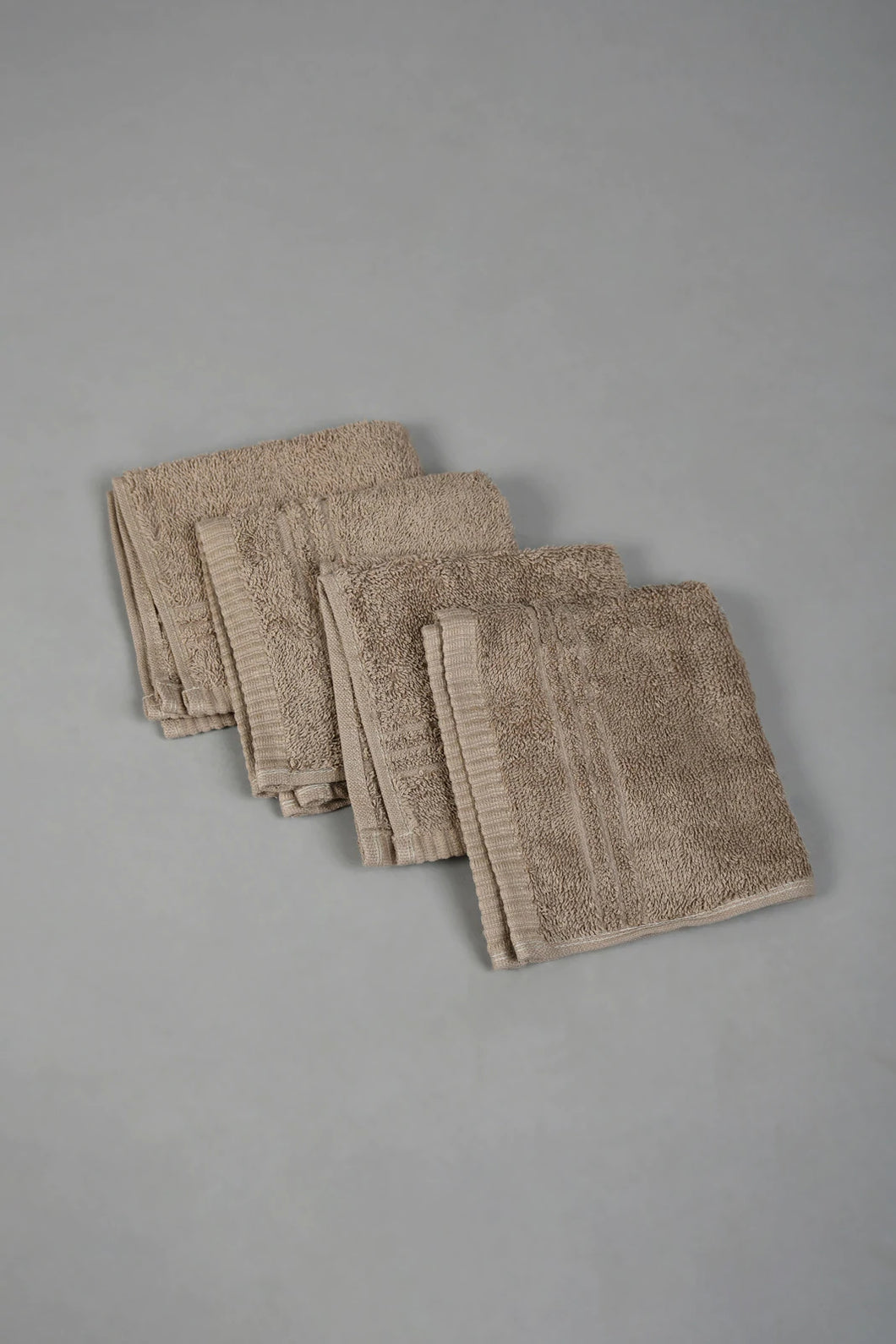 Taupe Face Towel Set (4 Piece) طقم مناشف وجه بيج داكن (4 قطع)