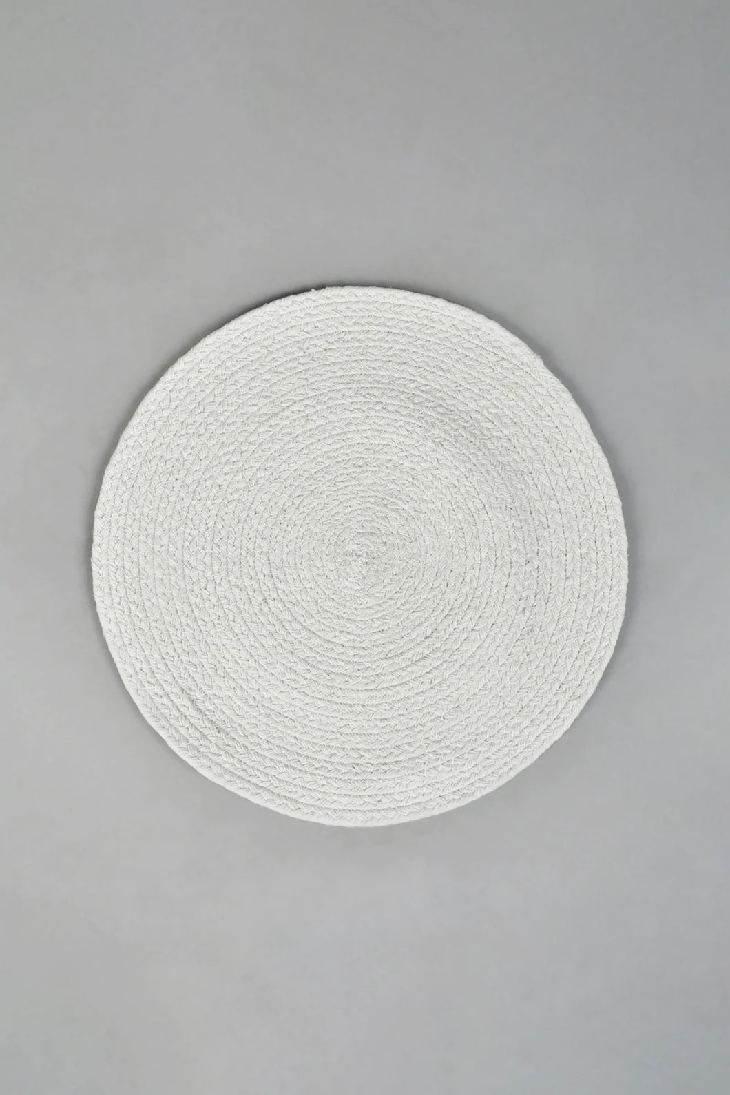 White Round Placemat مفرش طاولة أبيض