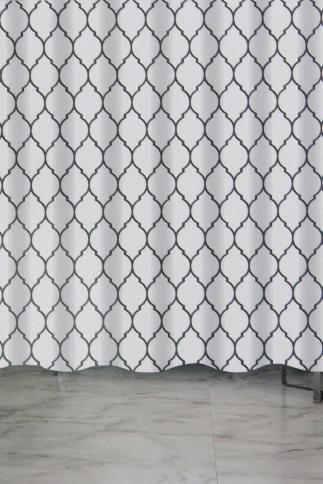 White Geometric Shower Curtain ستارة حمام باللون الأبيض بنقش هندسي