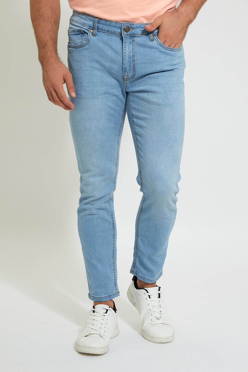 Blue 5-Pockets Slim Fit Jean بنطلون جينز فاتح بخمسة جيوب بقصّة ضيقة