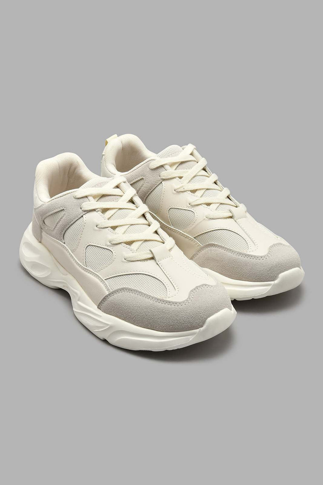 Cream Chunky Trainer حذاء رياضي تشانكي بلون كريمي