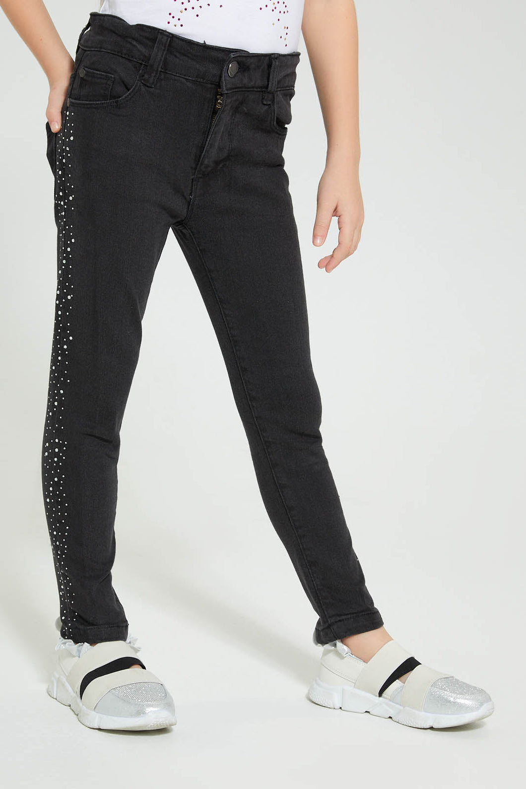 Black Jean With Studs جينز مزين بستراس باللون الأسود