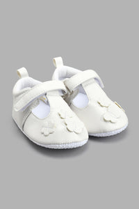 White Pram Shoe حذاء مريح باللون الأبيض