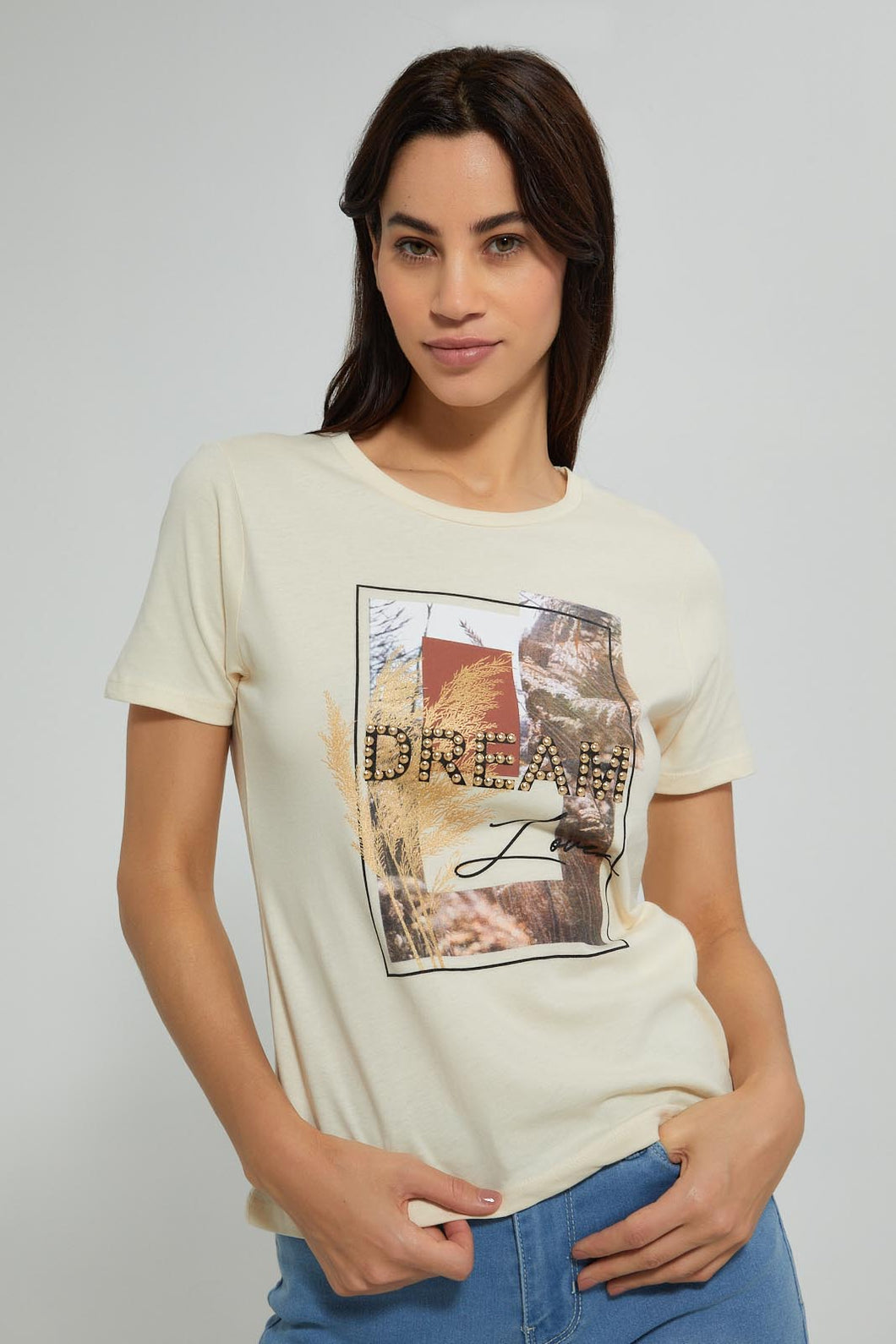 Ecru Dream Print T-Shirt تيشيرت بطبعة دريم باللون البيج الفاتح