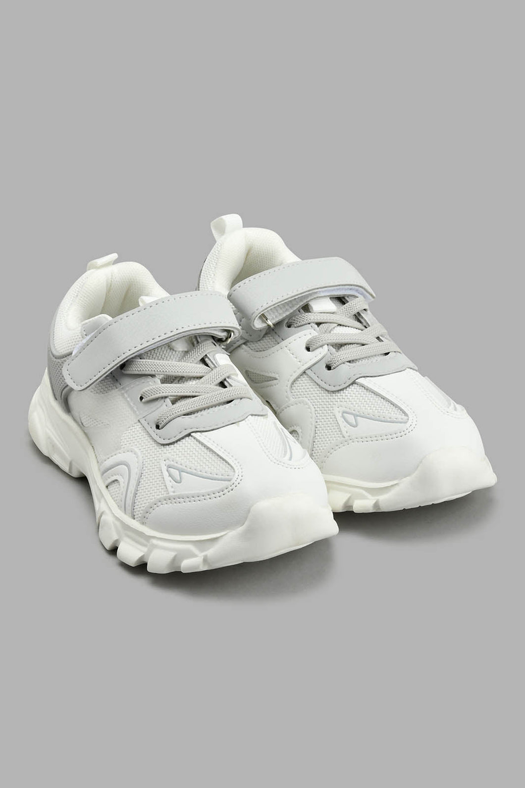 White And Grey Colour Block Chunky Sneaker حذاء رياضي تشنكي بالون الأبيض والرمادي