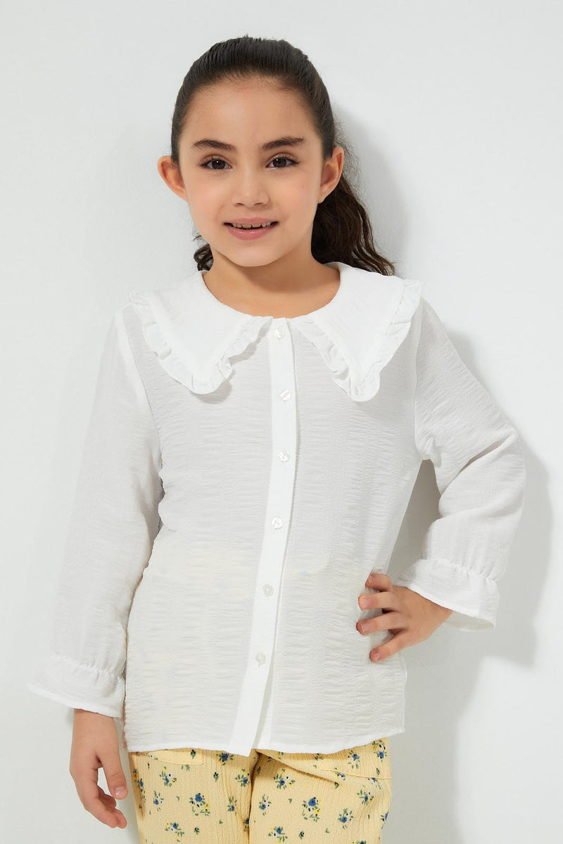White Buttoned Blouse With Collar بلوزة بأزرار بياقة كبيرة باللون الأبيض