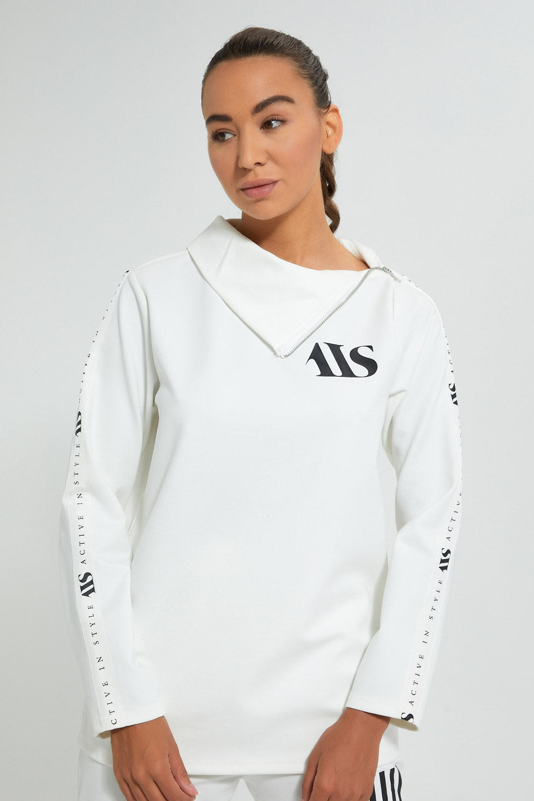 White Active Sweatshirt With Zip At Shoulder سويتشيرت رياضي باللون الأبيض بسحاب