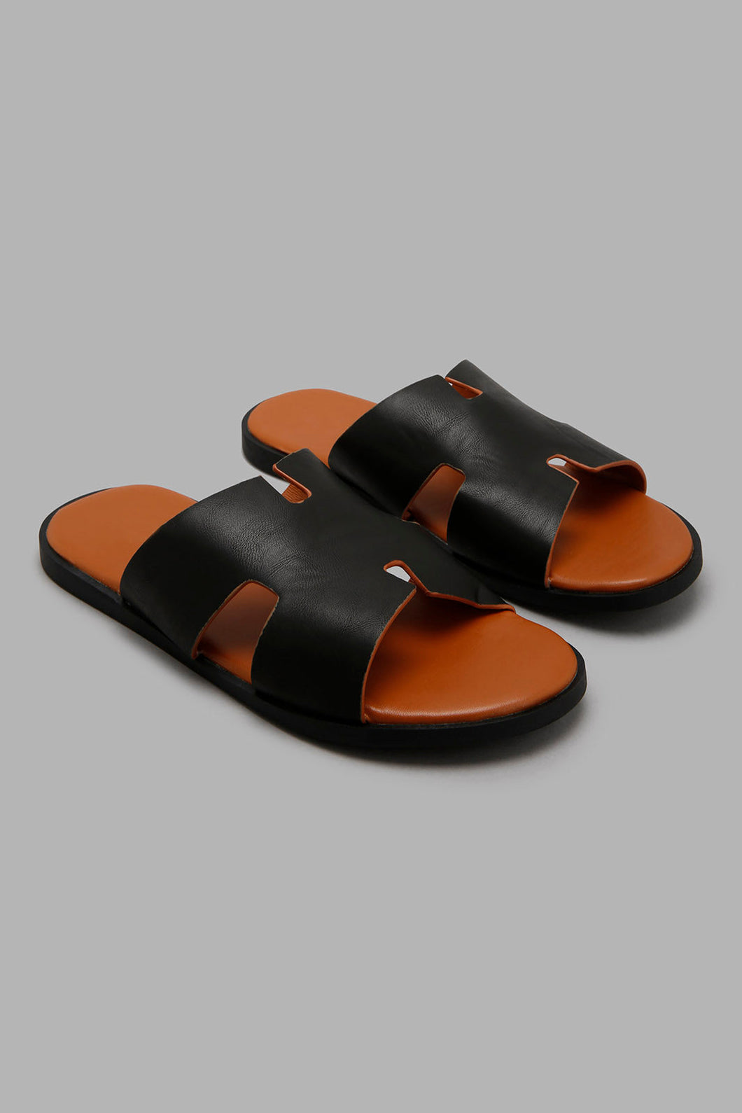 Black H Strap Slide Sandal صندل عربي باللون الأسود