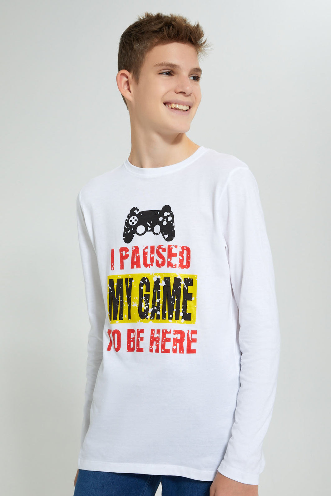 White Gaming Theme T-Shirt تيشيرت أبيض برسمة يد تحكم