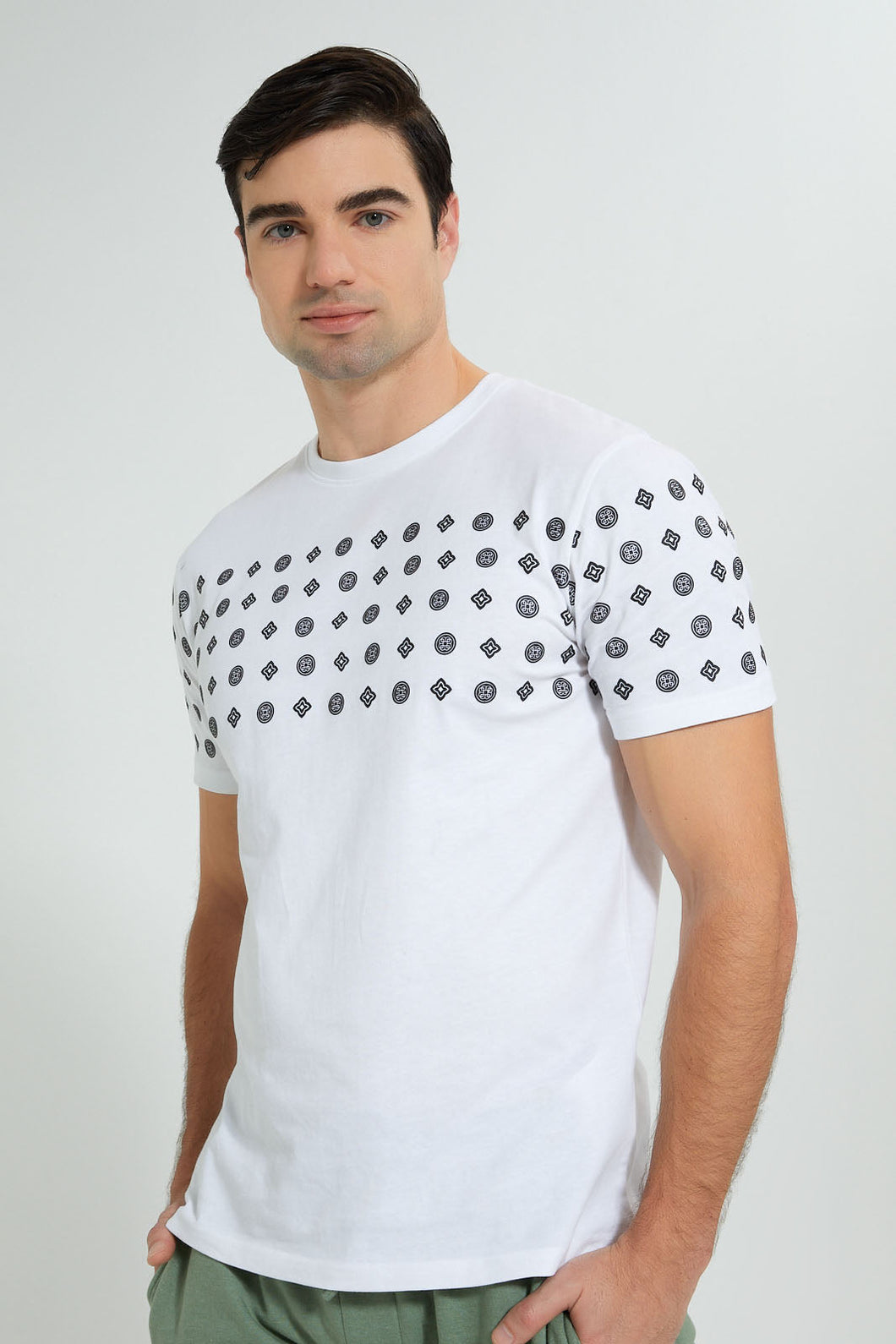 White Printed T-Shirt تيشيرت بطبعة باللون الأبيض