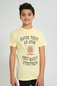 Yellow Never Trust An Atom T-Shirt تيشيرت باللون الأصفر بطبعة