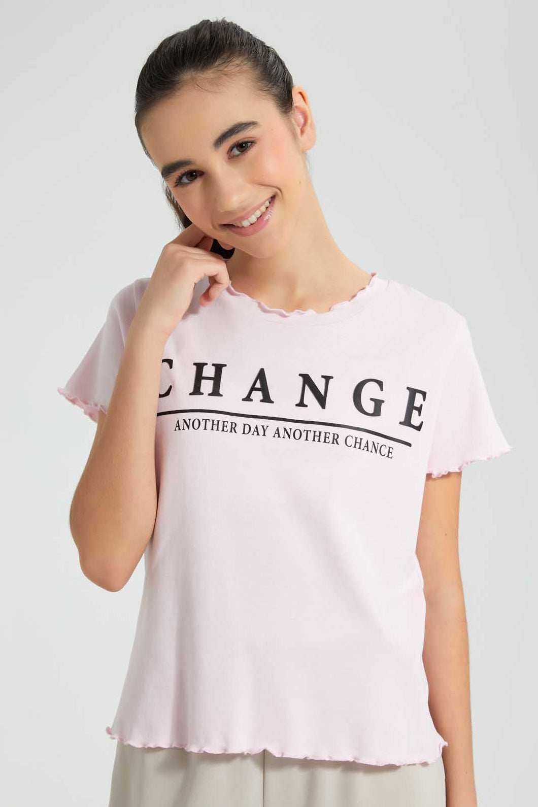 Pink Change T-Shirt تيشيرت مطبوع باللون الوردي