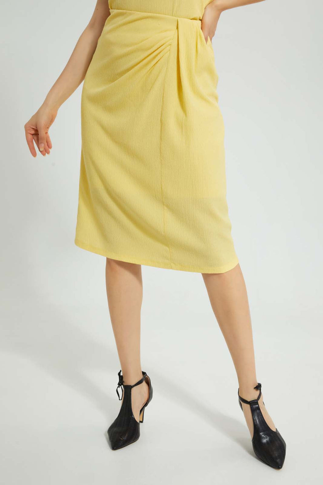 Yellow Pencil Front Wrap Skirt تنورة ضيقة باللون الأصفر