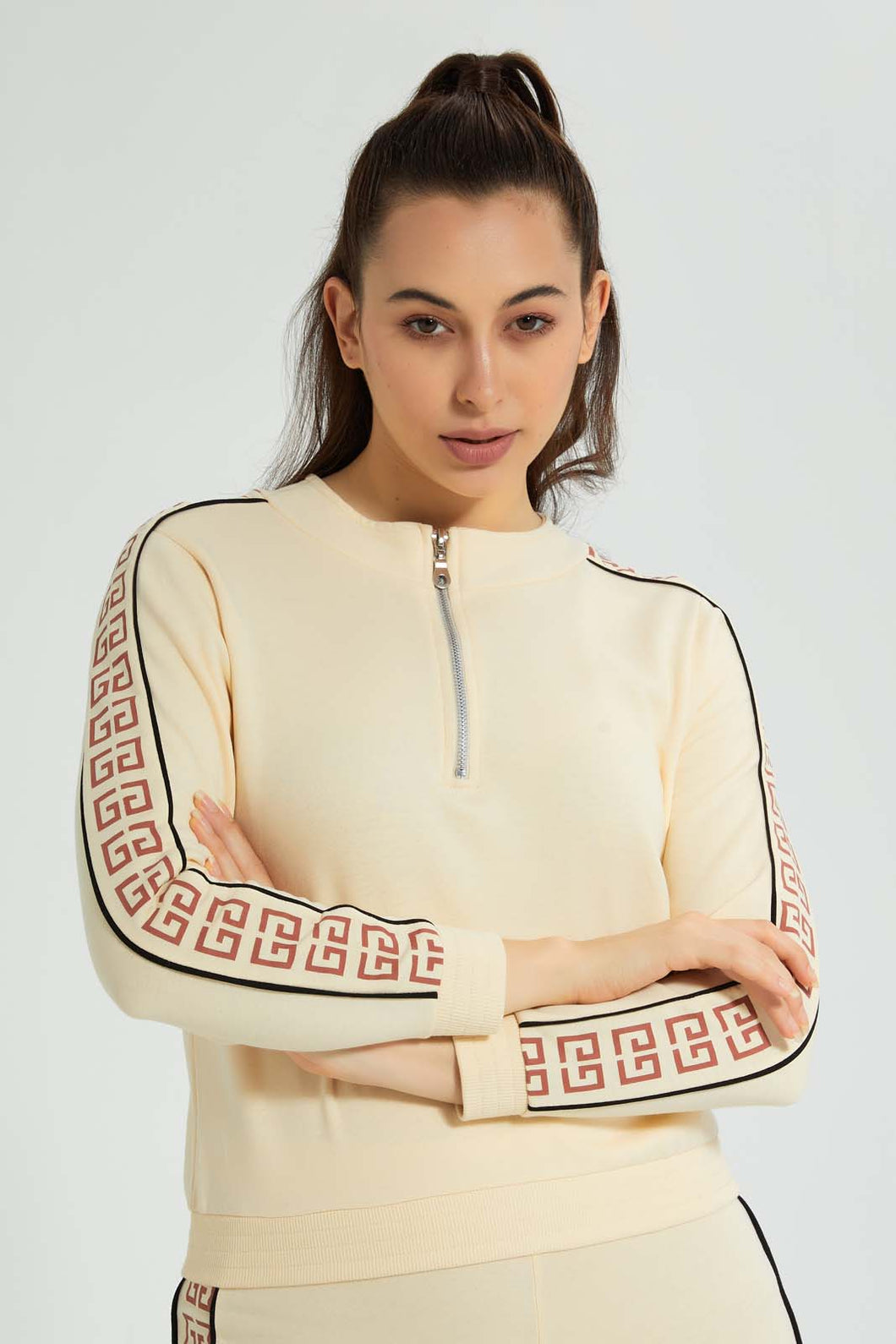 Beige Sweatshirt With A Zipper سويتشيرت باللون البيج بسحاب