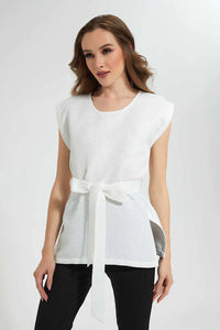 White Textured Top With Belt بلوزة بارزة الملمس باللون الأبيض