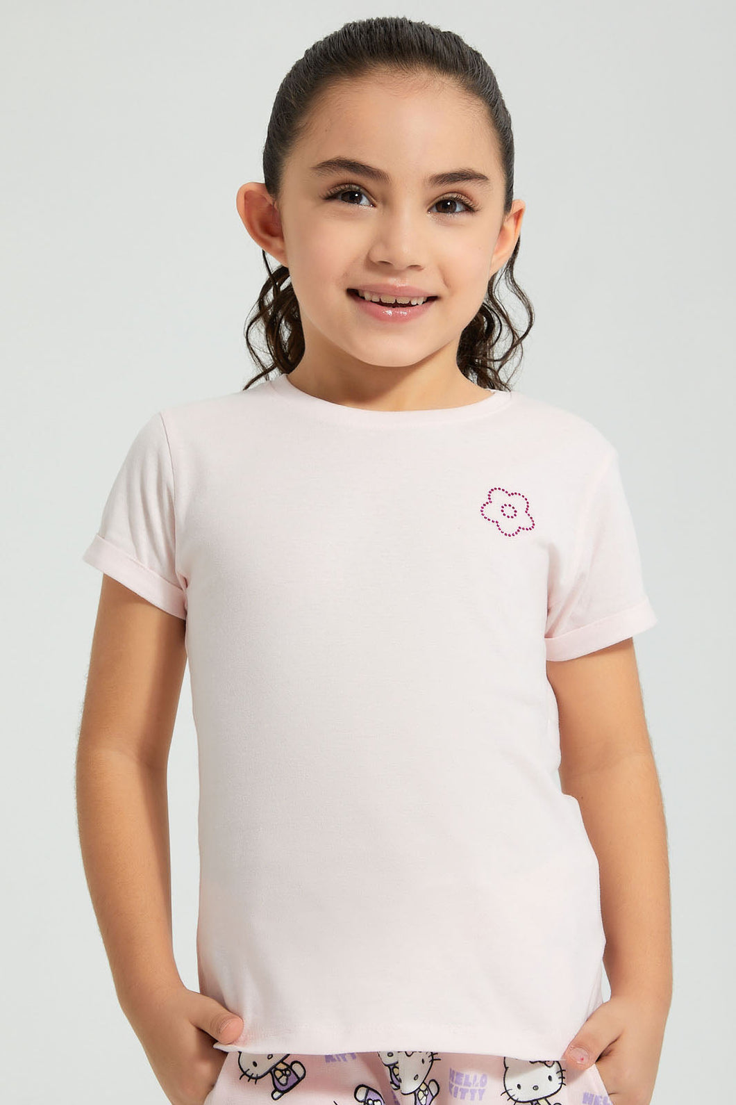 Pink Floral Embellished T-Shirt تيشيرت مزينة بزهرة باللون الوردي