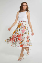 Load image into Gallery viewer, White Floral Pleated Skirt تنورة كسرات بطبعة أزهار باللون الأبيض
