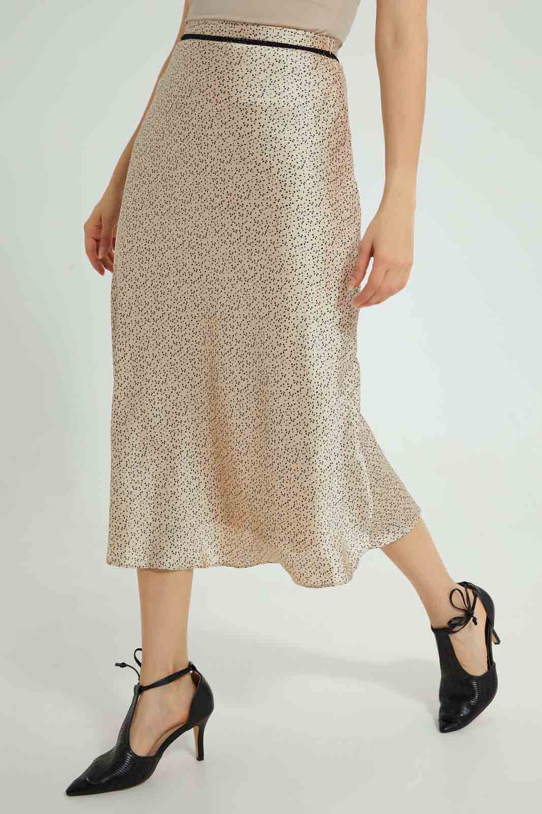 Beige Printed Satin Skirt تنورة ستان باللون البيج