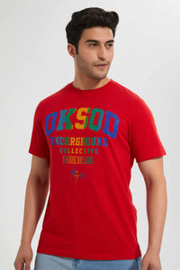 Red Crew Neck T-Shirt With Studs تيشيرت برقبة دائرية باللون الأحمر مزينة