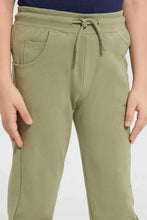 Load image into Gallery viewer, Olive Chino Trouser بنطلون تشينو باللون الزيتي
