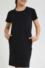 Load image into Gallery viewer, Black Basic Knitted Dress With Pockets فستان باللون الأسود بجيوب
