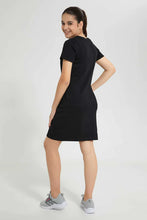 Load image into Gallery viewer, Black Basic Knitted Dress With Pockets فستان باللون الأسود بجيوب
