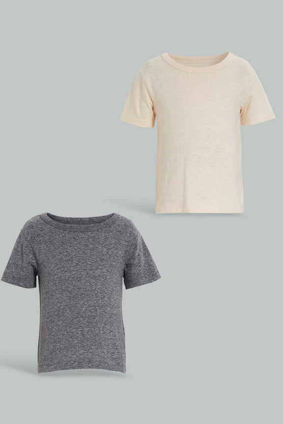 Grey And Beige Solid T-Shirt For Baby Boys (Pack of 2) تيشيرت سادة باللون الرمادي والبيج للأولاد الرضع (قطعتين)